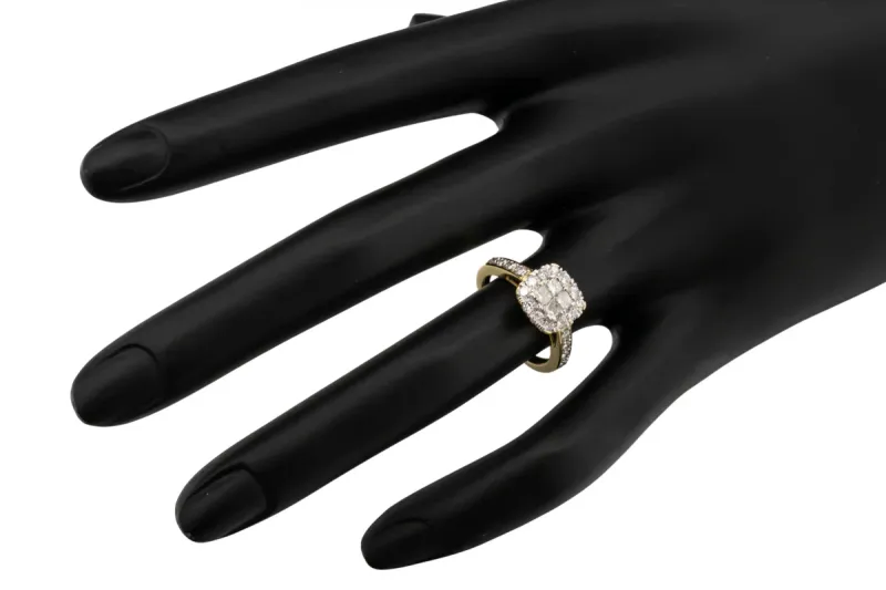 18ct Yellow Gold Diamond Engagement Ring 0.87ct