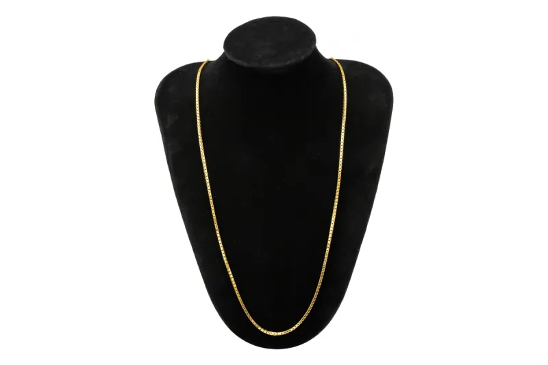 18ct Yellow Gold Box Chain Necklace 28 Inch