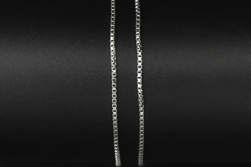18ct White Gold Box Link Chain 4.6g 16"