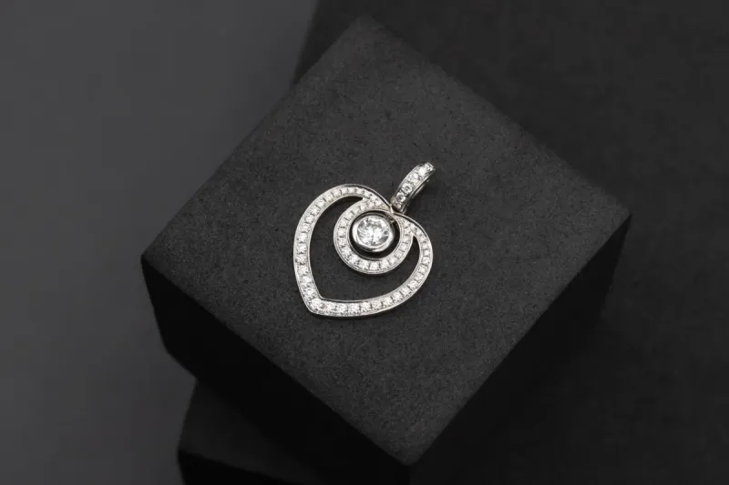Platinum diamond Heart Pendant 1.00ct 5.9g
