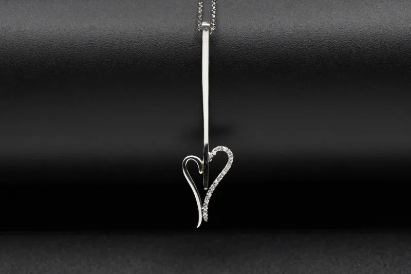 18ct White Gold Diamond Heart Pendant Necklace 0.14ct