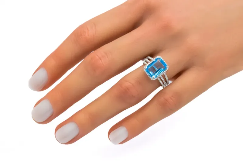18ct White Gold Diamond & Blue Topaz Ring 0.36ct