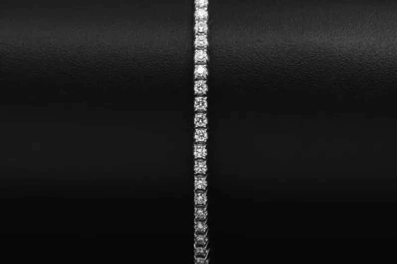 18ct White Gold Round Brilliant Diamond Tennis Bracelet 1.98ct