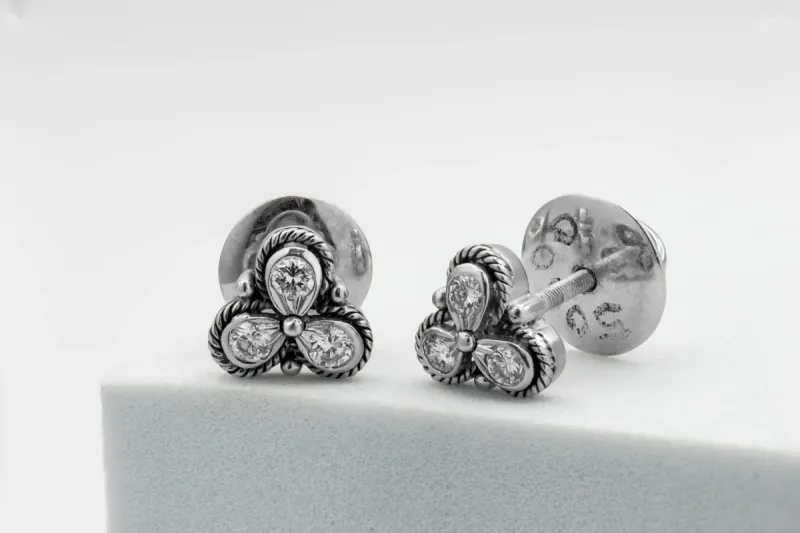 18ct White Gold Round Brilliant Diamond Antique Style Earrings 0.30ct