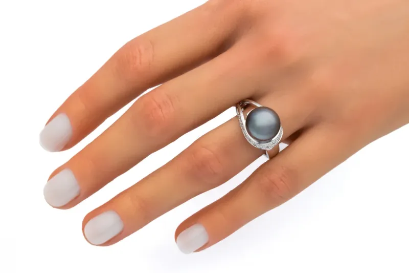 9ct White Gold Diamond & Cultured Tahitian Black Pearl Ring 5.6g