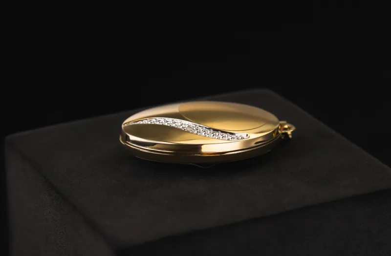 9ct Yellow Gold Oval Shaped Family Locket 2.32g