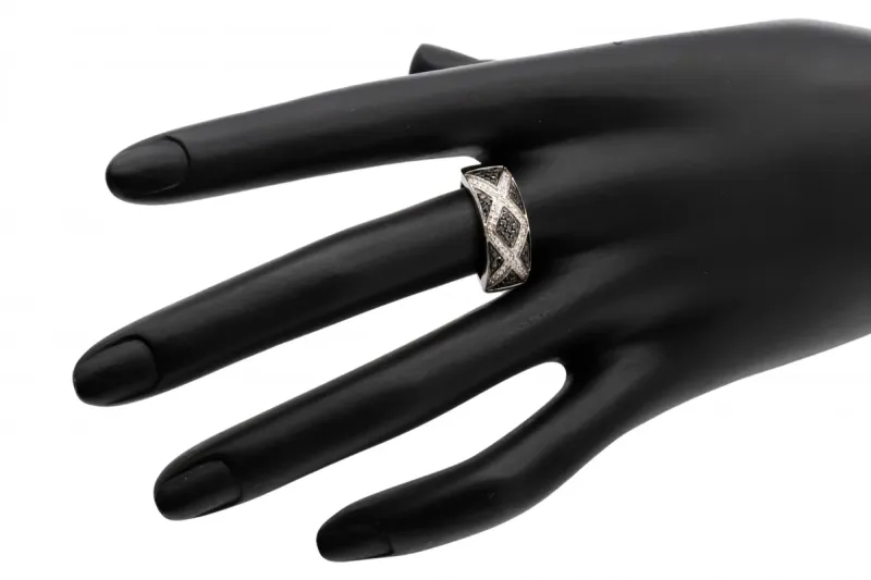 9ct White Gold Black And White Diamond Ring 0.41ct