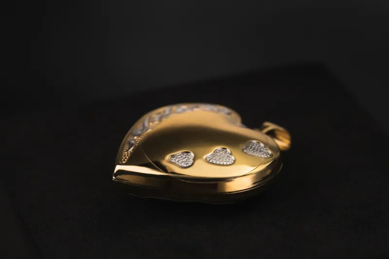 9ct Yellow Gold Heart Shaped Family Locket 2.61g