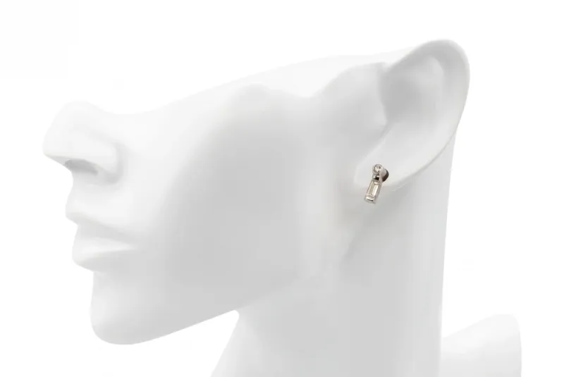 18ct White Gold Baguette & Round Diamond Stud Earrings 0.25ct