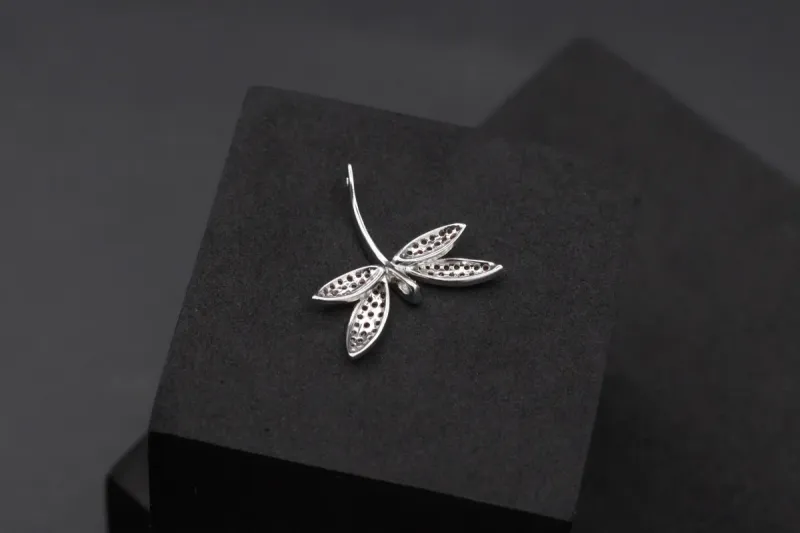 18ct White Gold Diamond & Sapphire Dragonfly Pendant 0.10ct