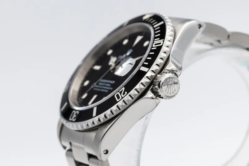 Rolex Submariner Date 40mm Stainless Steel Oyster 16610 1997