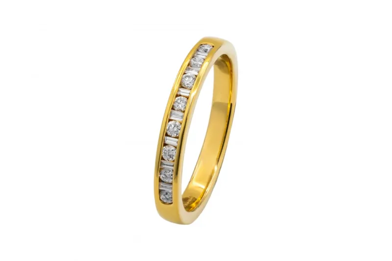 18ct Yellow Gold Diamond Wedding Band 3.5g