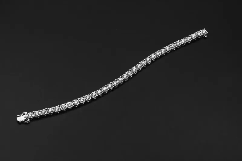 18ct White Gold Round Brilliant Diamond Tennis Bracelet 1.93ct