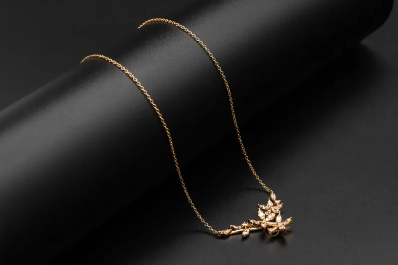 18ct Rose Gold Diamond Flower Necklace App 1cts