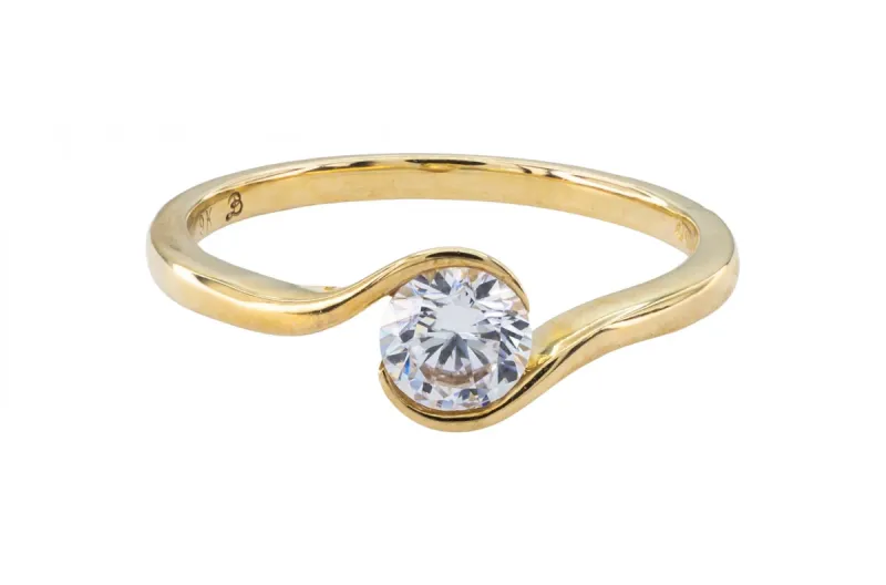 9ct Yellow Gold Cubic Zirconia Ring 1.8g