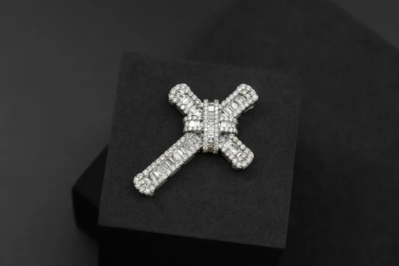 18ct White Gold Diamond Cross Pendant 2.77cts