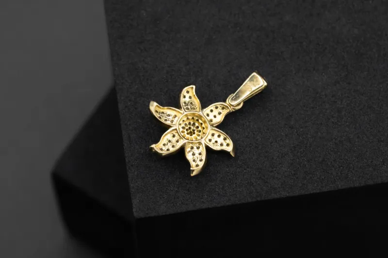 9ct Yellow Gold Cubic Zirconia Flower Pendant 1.5g