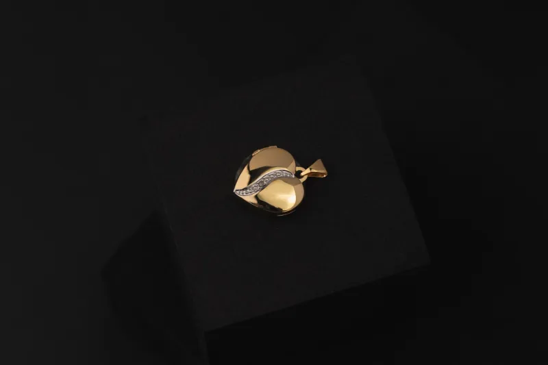 9ct Yellow Gold Heart Shaped Family Locket 1.09g