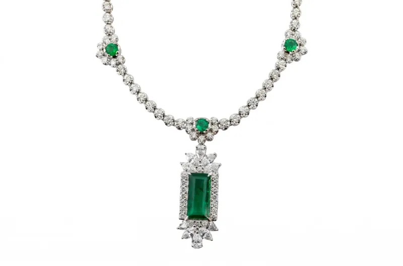 18ct White Gold Diamond and Emerald Necklace 3.61cts