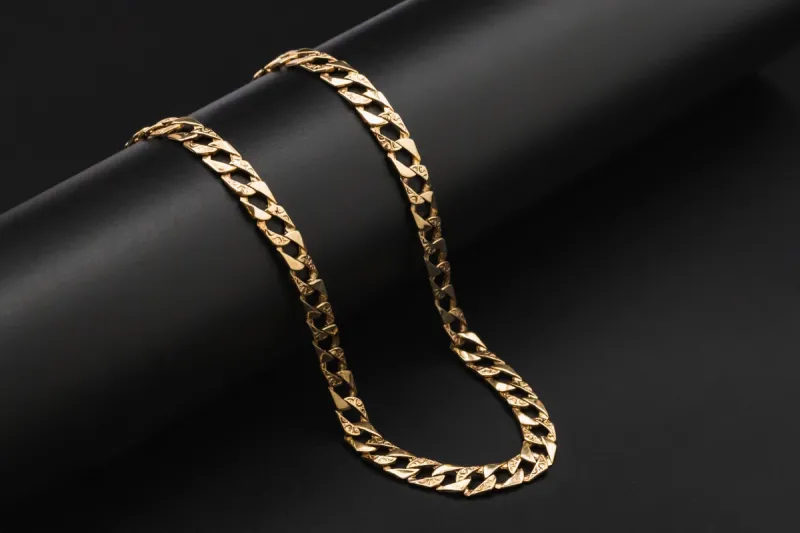 9ct Yellow Gold Diamond-Cut Curb Chain Necklace 16.2g