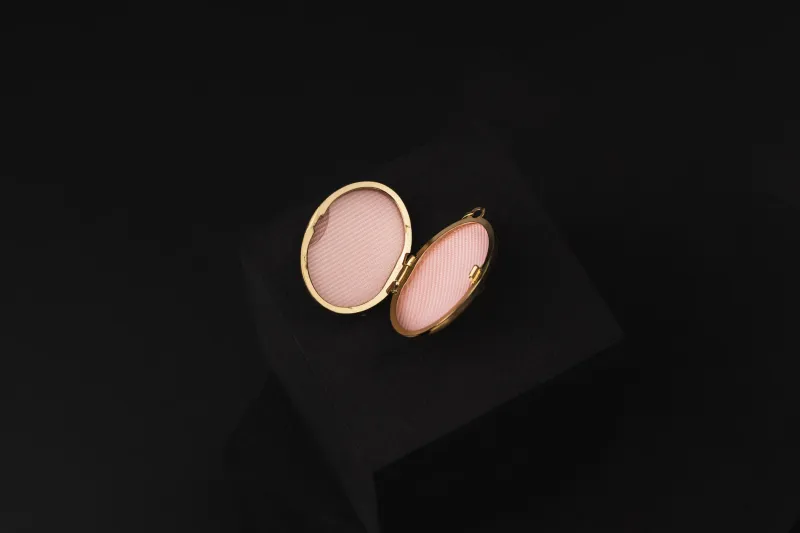 9ct Yellow Gold Oval Shaped Family Locket 2.32g