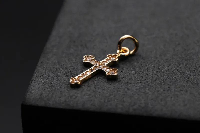 9ct Yellow Gold Cubic Zirconia Cross Pendant 0.4g