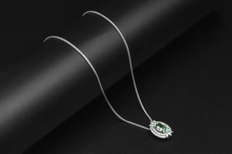 18ct White Gold Diamond & Green Topaz Necklace 0.41ct