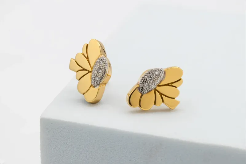 18ct Yellow Gold Flower Diamond Earrings 0.06ct 4.5g