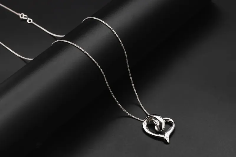 9ct White Gold Single Diamond Heart Pendant Necklace 0.15ct