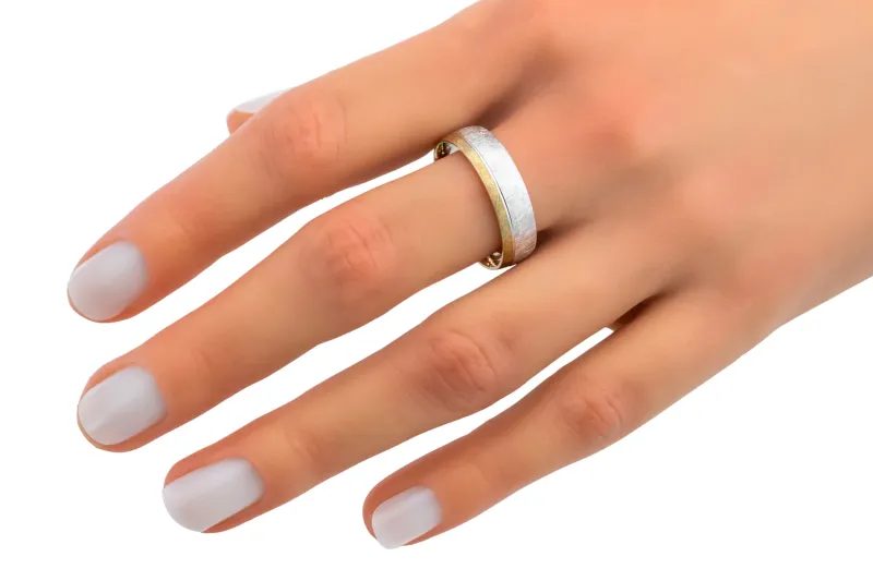 9ct White and Yellow Gold Wedding Band 4.6g