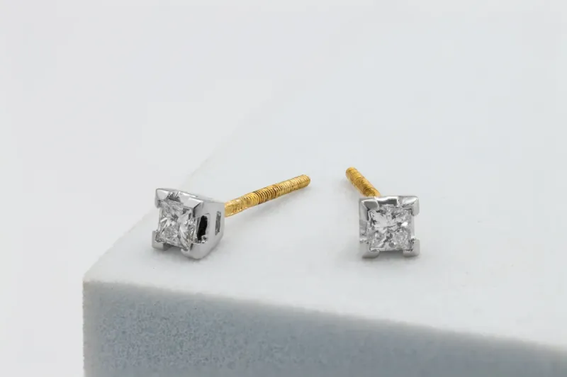 18ct Yellow Gold Square Stud Earrings 0.20ct