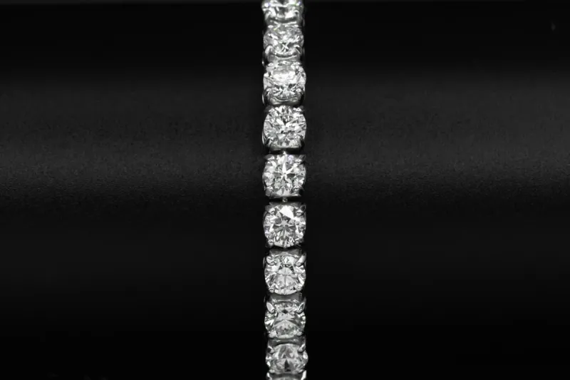 18ct White Gold Luxury Diamond Tennis Bracelet 11.22ct