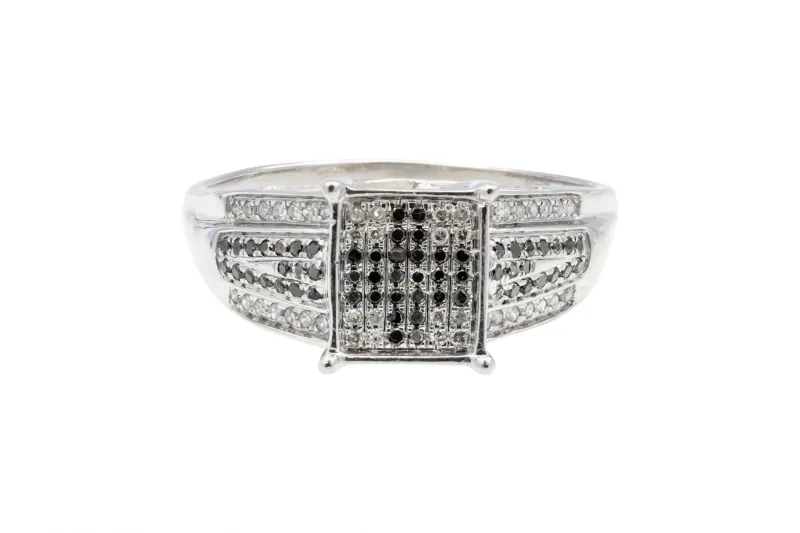 9ct White Gold Black & White Diamond Ring 0.20ct 3.1g