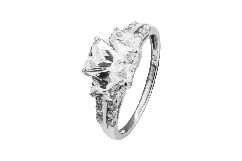 9ct White Gold Cubic Zirconia Ring 2.5g