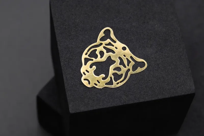 9ct Yellow Gold Lions Head Pendant 1g