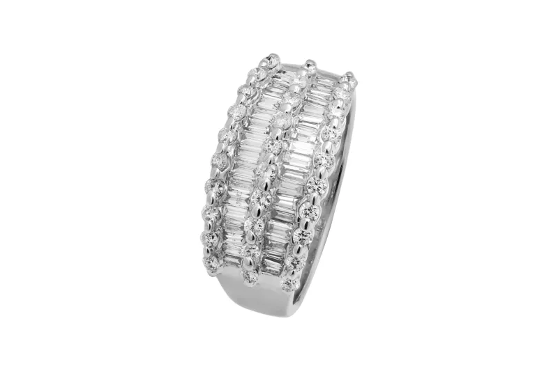 18ct White Gold Baguette & Brilliant Cut Diamond Ring 1.04ct 6g