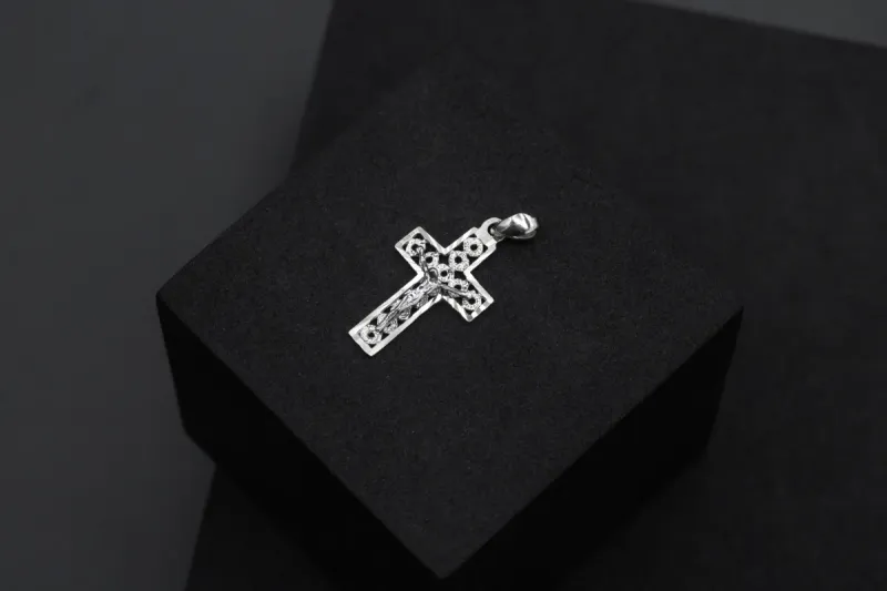 14ct Yellow & White Gold Jesus Cross Pendant 0.9g