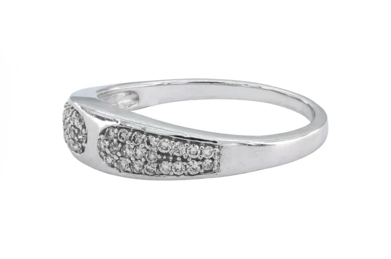 18ct White Gold Pavé Diamond Tapered Ring 0.21ct