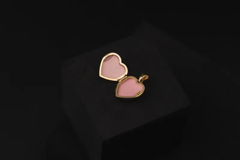 9ct Yellow Gold Heart Shaped Family Locket 1.09g