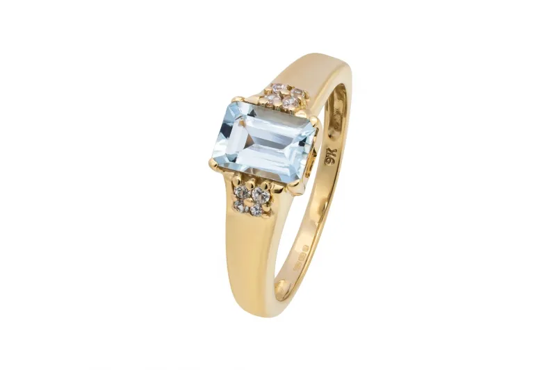 9ct Yellow Gold Aquamarine Ring  3g