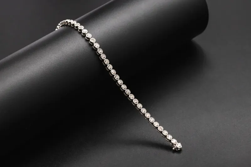 18ct White Gold Millgrain Diamond Tennis Bracelet 3.24ct