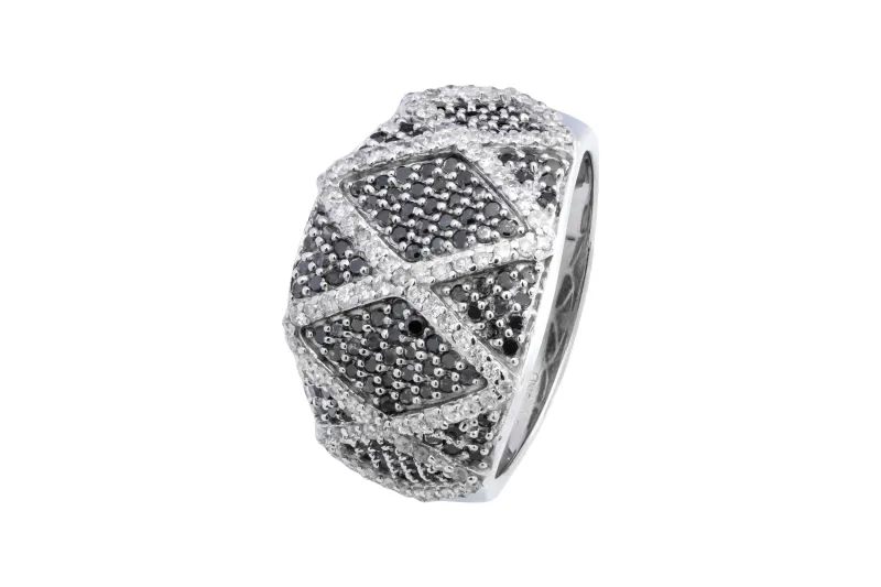 9ct White Gold Black & White Diamond Pattern Ring 0.89ct