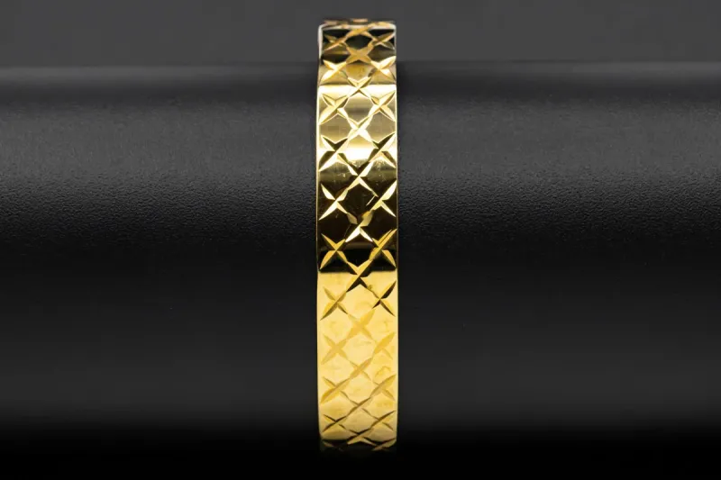 9ct Yellow Gold Diamond Cut And Textured Bangle 15.7g