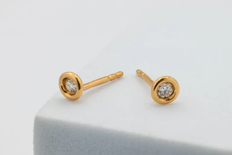 18ct Rose Gold Rubover Diamond Stud Earrings  1.3g