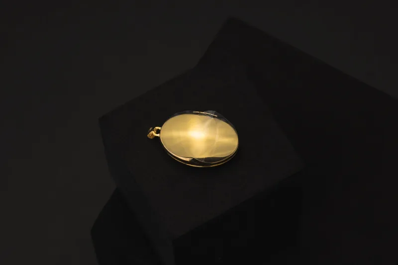 9ct Yellow Gold Oval Shaped Family Locket 2.32g