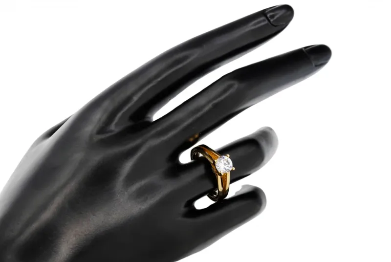 9ct Yellow Gold Cubic Zirconia Ladies Ring 3.7g