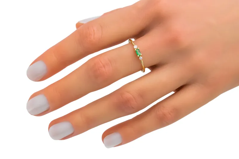 14ct Yellow Gold Trio Emerald and Round Green and White Cubic Zirconia Ring 1g