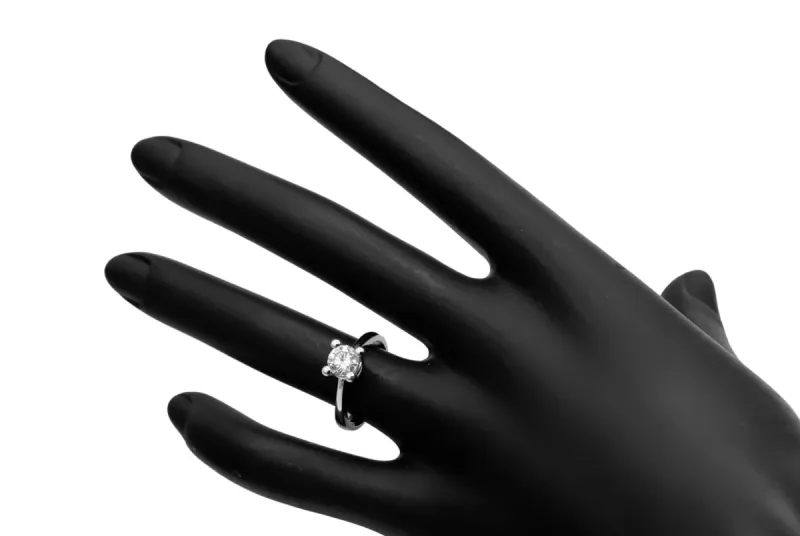 18ct White Gold Diamond Solitaire Engagement Ring 0.80ct 4.1g