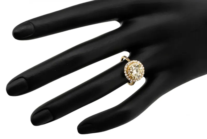 18ct Yellow Gold Diamond Engagement Ring 3.16cts