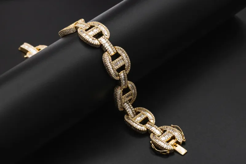 9ct Yellow gold diamond linked bracelet 65grams 25cts